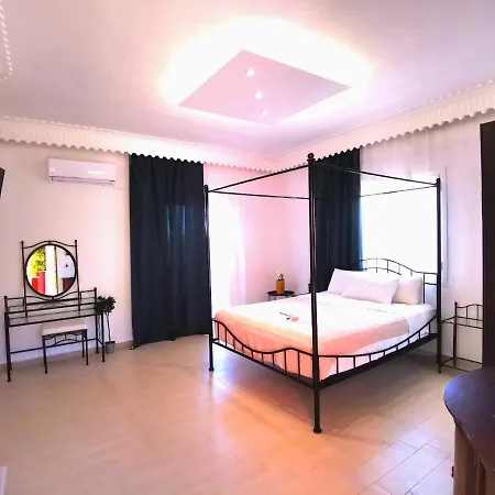 Pangalis Romantica *